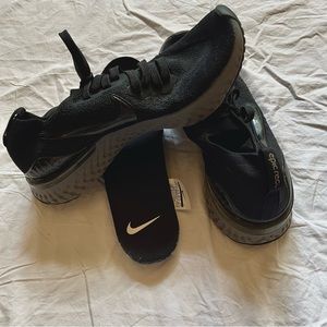 Nike Epic React Flyknit 2